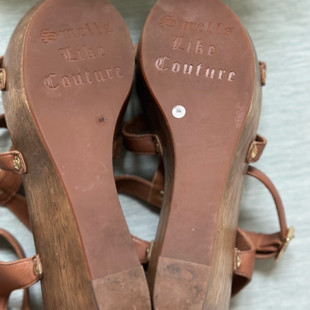 Juicy Couture Brown Leather Wedges with Gold Hardware - Picture 4 of 4